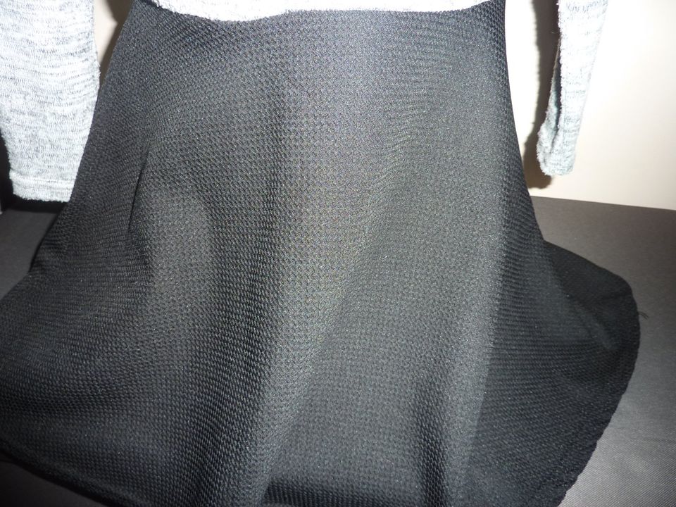 Kleid Langarmkleid grau schwarz glitzer 122 Mädchen in Husum
