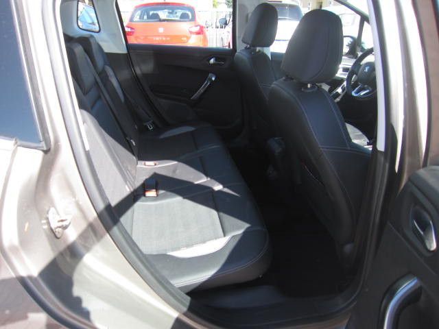 Peugeot 2008 Allure aus 1. Hand in Dresden