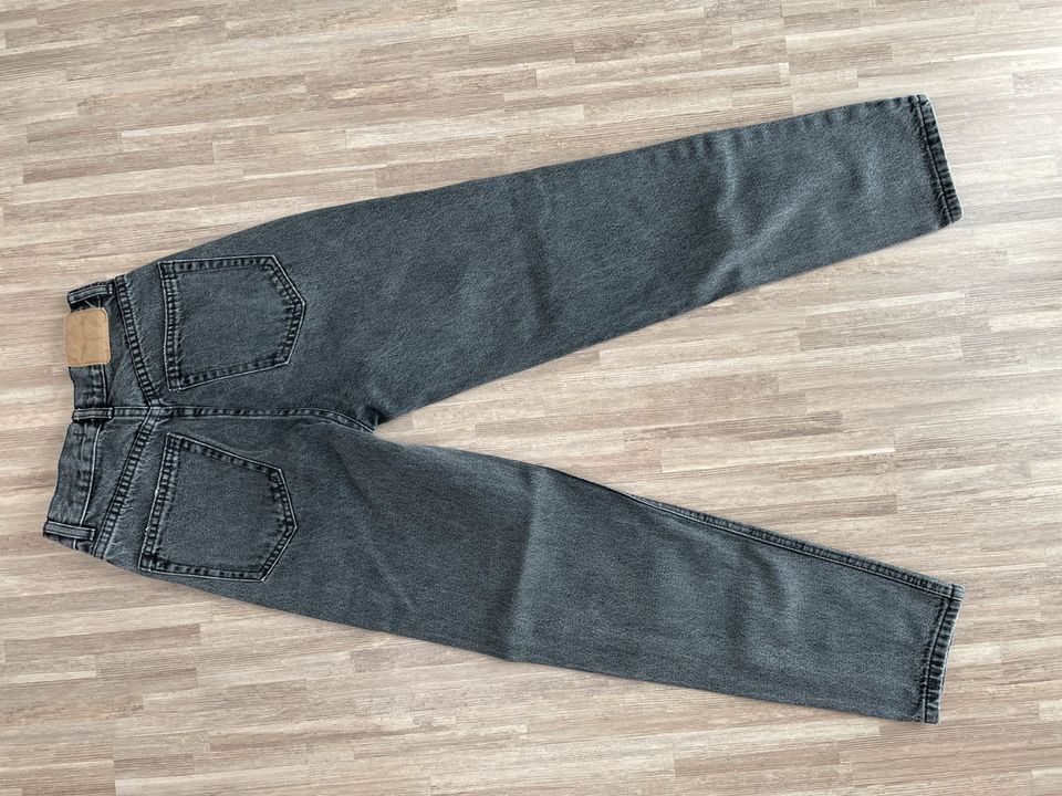 Mom Jeans von Pull&Bear Gr. 32 in Unna