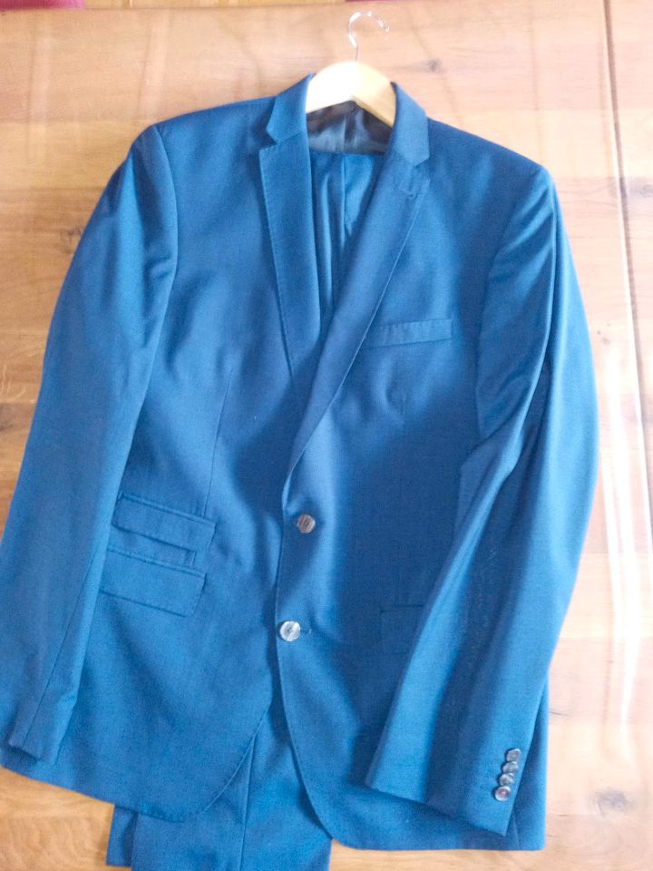 Herren-Anzug SlimFit (Farbe Blau) in Niestetal