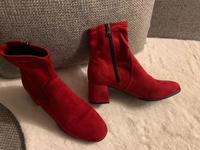 Tamaris Sommer Stiefeletten Gr. 39 rot rouge neuwertig Schuhe Nordrhein-Westfalen - Arnsberg Vorschau