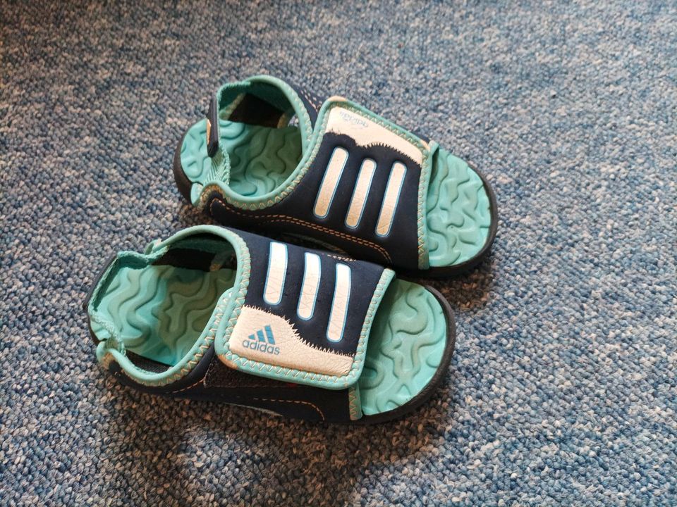 Adidas Badeschuhe Gr 26 Badelatschen in Melle