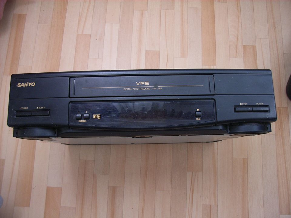 SANYO VHR 244 G Videorecorder defekt, geht nicht einzuschalten, in Stuttgart