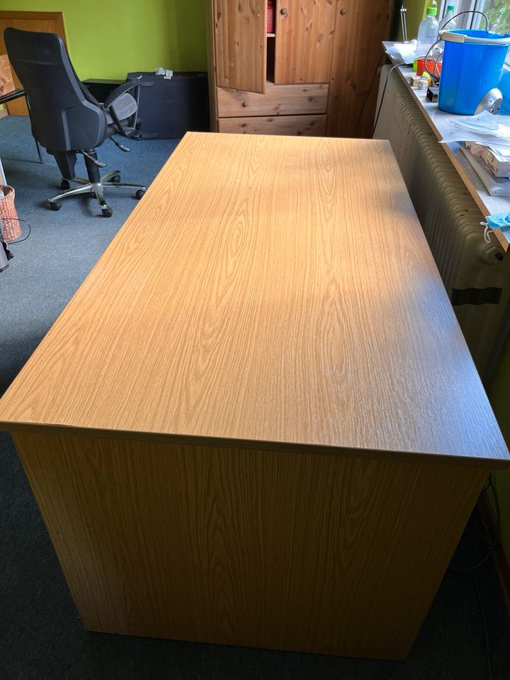 Schreibtisch aus Holz in Leer (Ostfriesland)