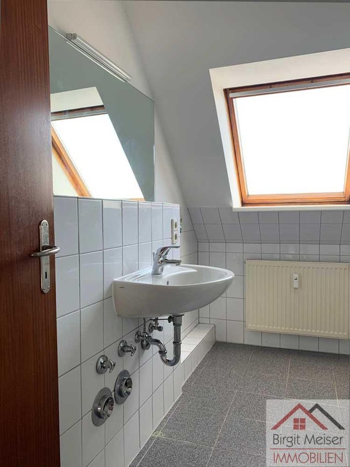 * Einzugsfertig - renoviert, neuer Bodenbelag * EBK * Tageslichtbad mit Wanne * Keller * in Schwerin