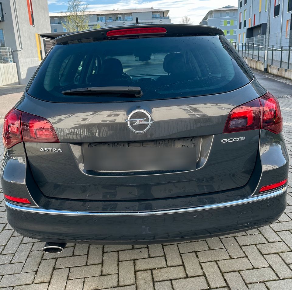 Opel Astra 1.4 Turbo Sports Tourer ecoflex TÜV NEU ! Kombi in Offenburg