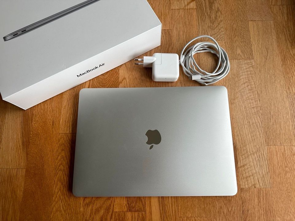 MacBook Air 13-inch, Apple M1 Chip, 8GB RAM, 256GB SSD in Koblenz