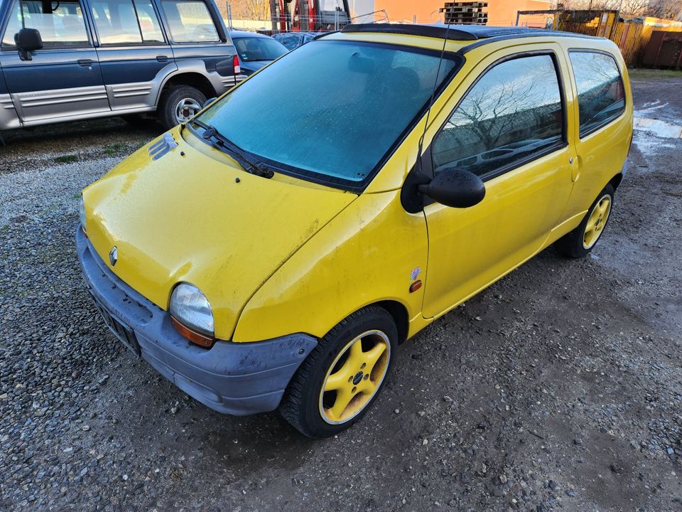 Schlachtfest ! Renault Twingo Faltdach 1,2 1997 C06  gelb OV396 in Eschweiler