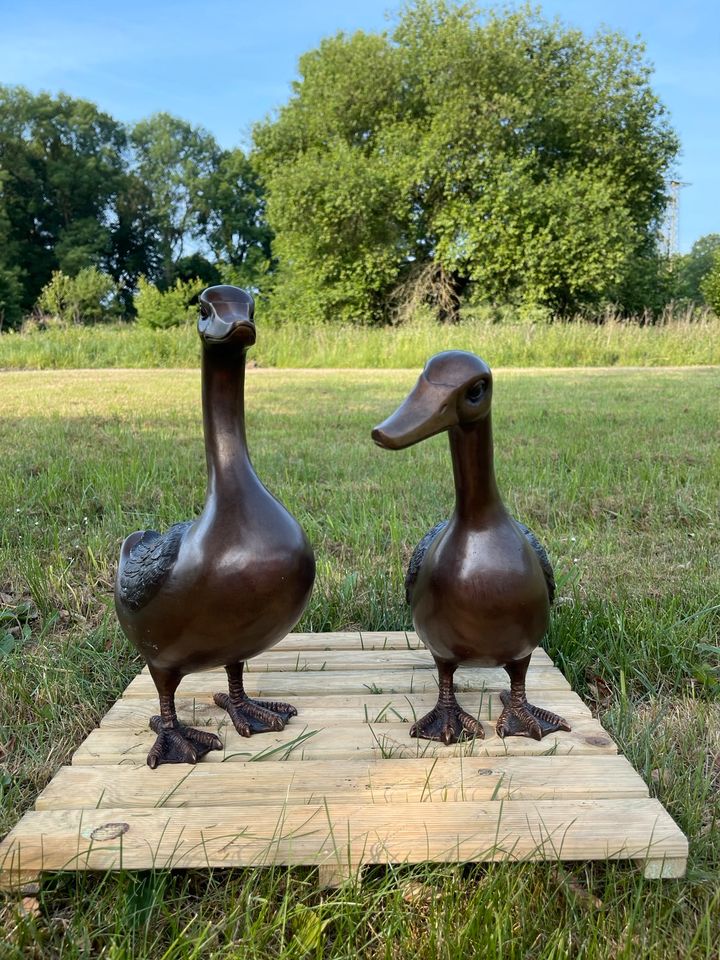 Enten aus Bronze für den Garten - Dekofigur Ente in Berlin