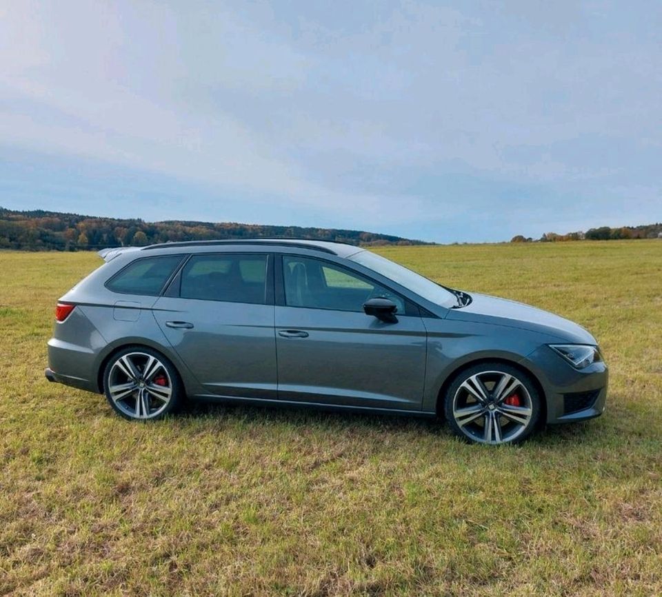 Leon Cupra ST AHK Panorama Schalensitze in Wolferstadt