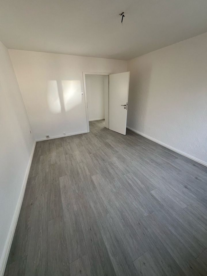 Renovierte 2 Zimmer Wohnung mit Küche in Köln Vingst in Köln