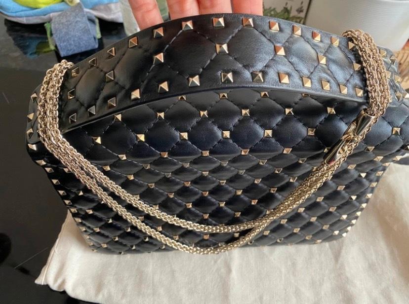 Valentino mittelgroße Rockstud Spike aus Nappaleder in München
