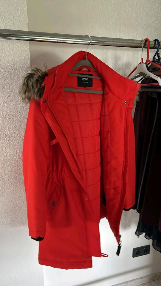 Winterjacke in Schieder-Schwalenberg