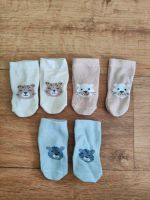 Babysocken, C&A, creme, beige, hellblau, 0-3 Monate Niedersachsen - Goslar Vorschau