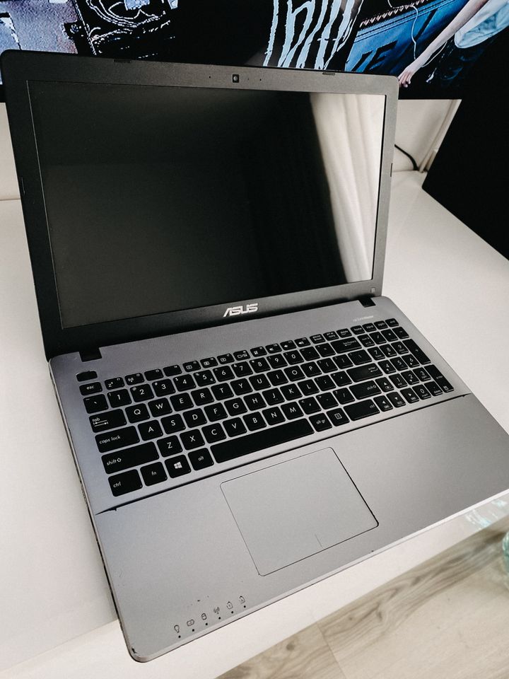 Laptop Asus 1Tb, 8gb RAM! Prozessor i7 in Burladingen