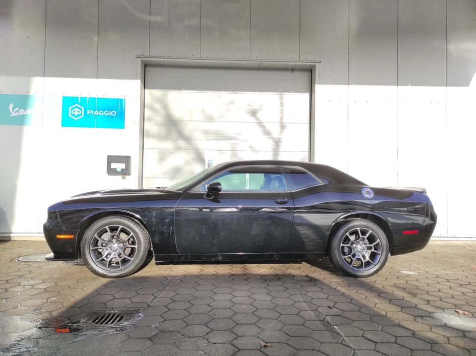 DODGE CHALLENGER schwarz/schwarz  Navi .2019 Hammer Optik in Cadenberge