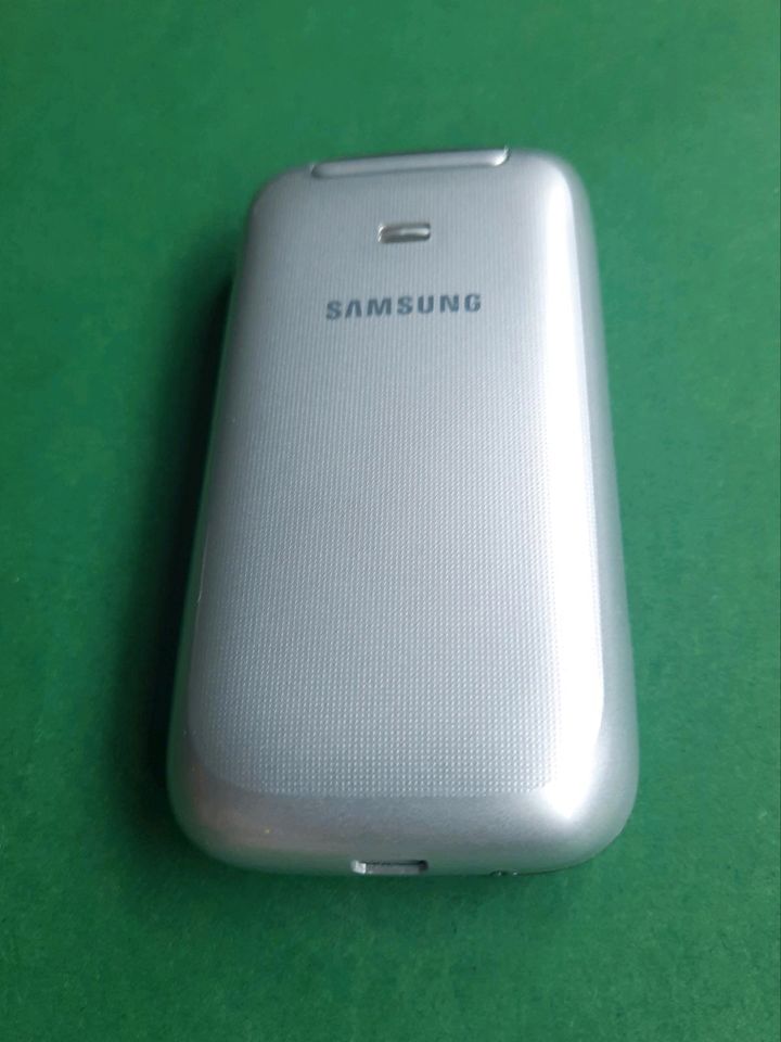 Klapphandy Samsung GT-C3595 Silber in Mainz