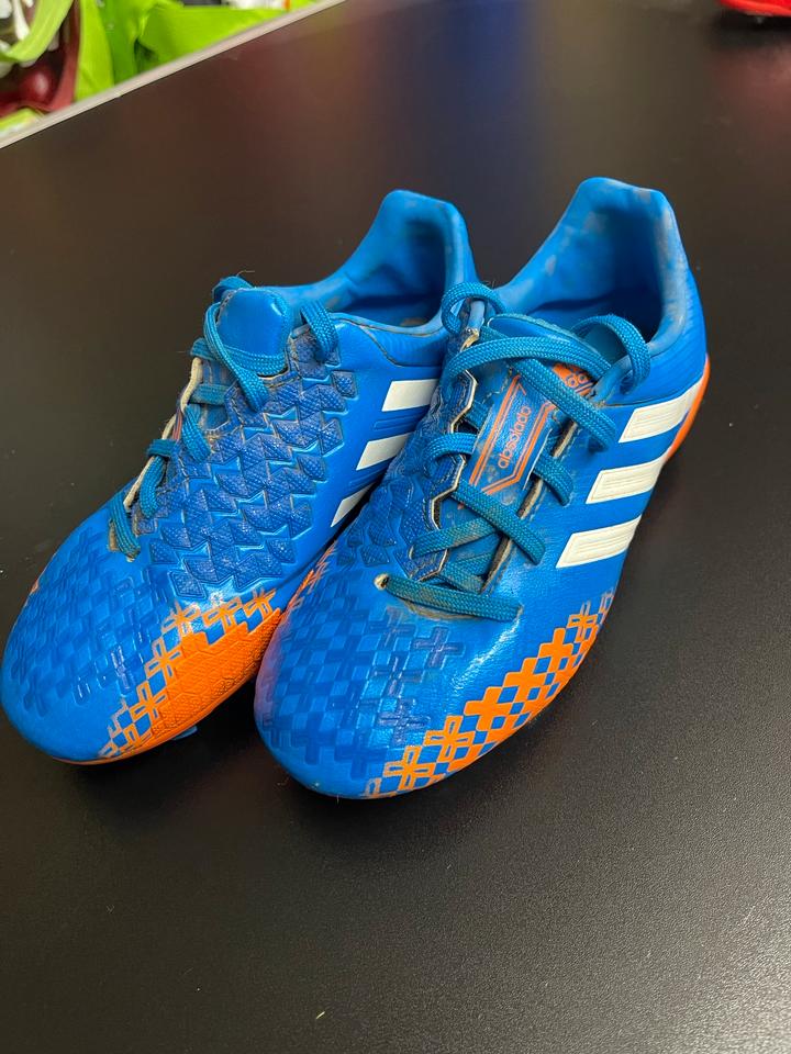 FuBballschuhe GroBe 32 Adidas Predator in Bayern Rosenheim Gebrauchte Kinderschuhe GroBe 32 kaufen kleinanzeigen