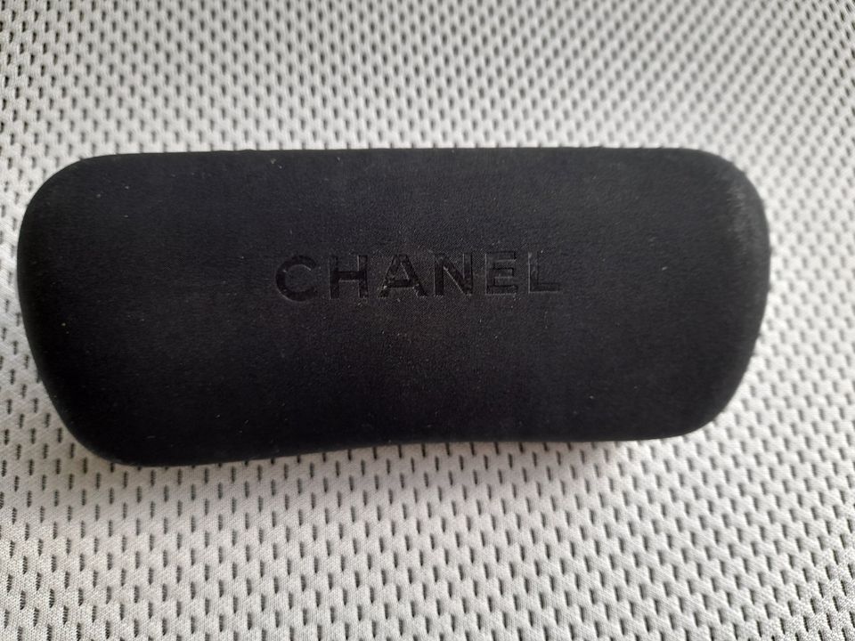 Chanel Millenium Handtasche incl. passendem Brillenetui in Berlin