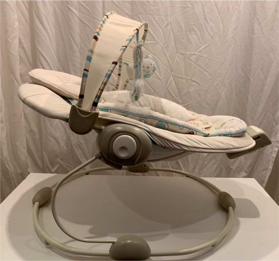 Baby Wippe mit Musik und Vibration (2967) in Berlin