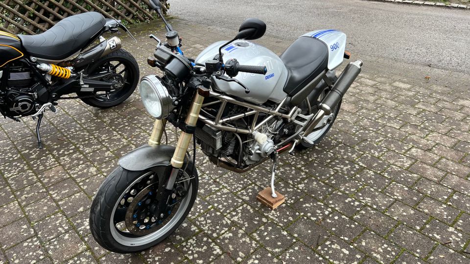 Ducati Monster M900 in Buseck