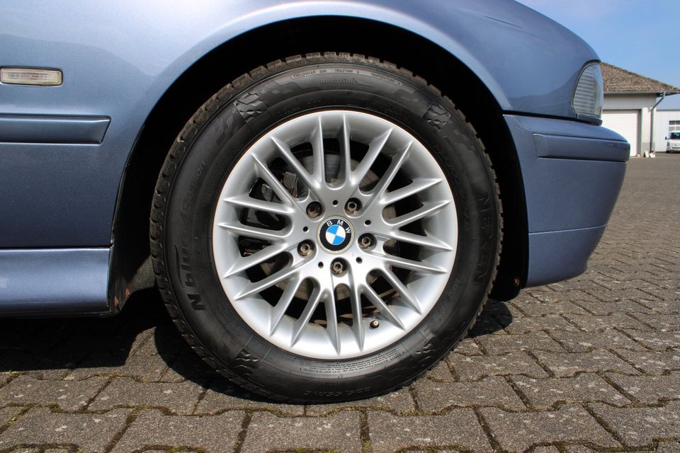 BMW E39 520i *Facelift* *PDC* *Xenon* *Scheckheft gepfl.* in Willebadessen