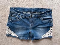 Jeans mit Stickerei (Shorts Hotpants kurze Hose) Rheinland-Pfalz - Klausen Vorschau