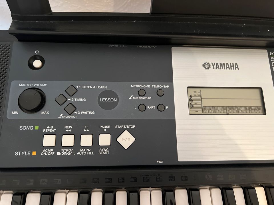 Yamaha Keyboard YPT-230 in Felsberg