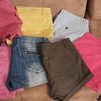 8 Kurze Damen Sommer Shorts Grösse 38 Komplettpreis 10€ Nordrhein-Westfalen - Brühl Vorschau