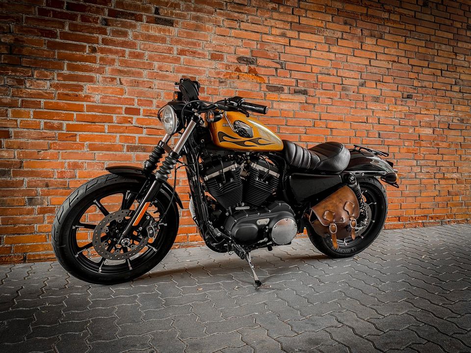 Harley Davidson Iron 2015 Gold Flakes Deutsch 13406 Km in Hamburg