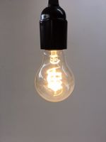 2 LED Glühlampen Warmton 2200k 250lm 4W, NEU, je5€   (01) Berlin - Zehlendorf Vorschau