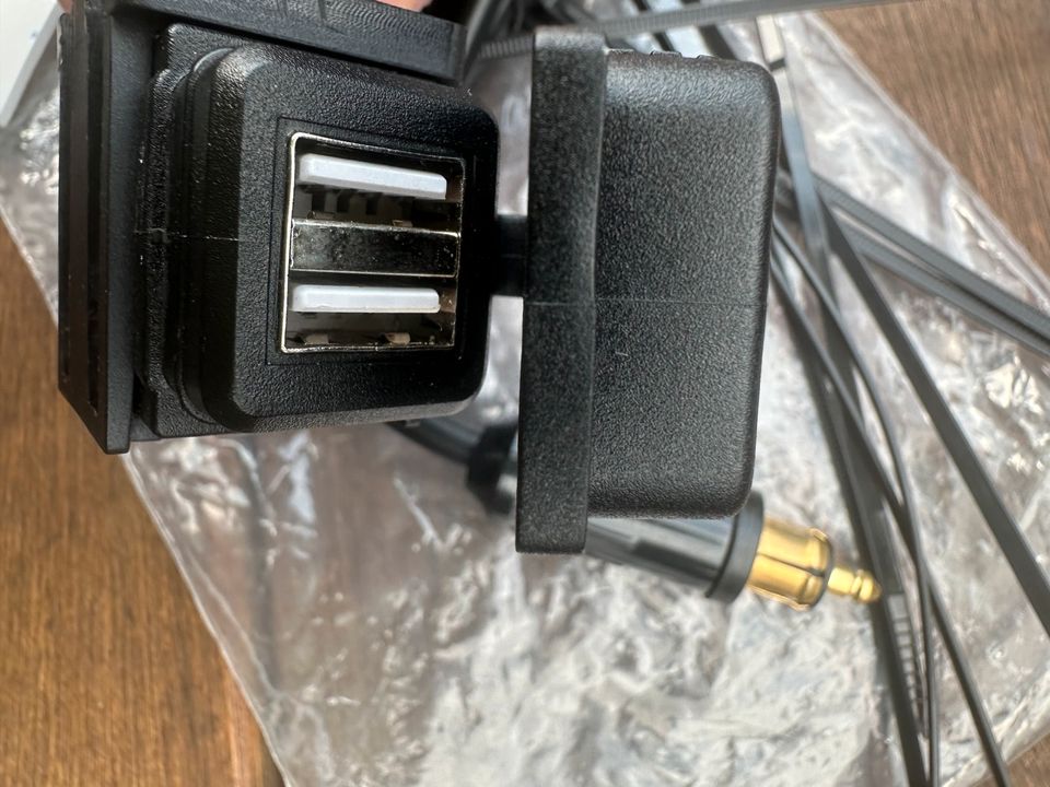 Motorrad USB Adapter Wasserdicht Dual Ladegerät Netzteil LED in Solingen