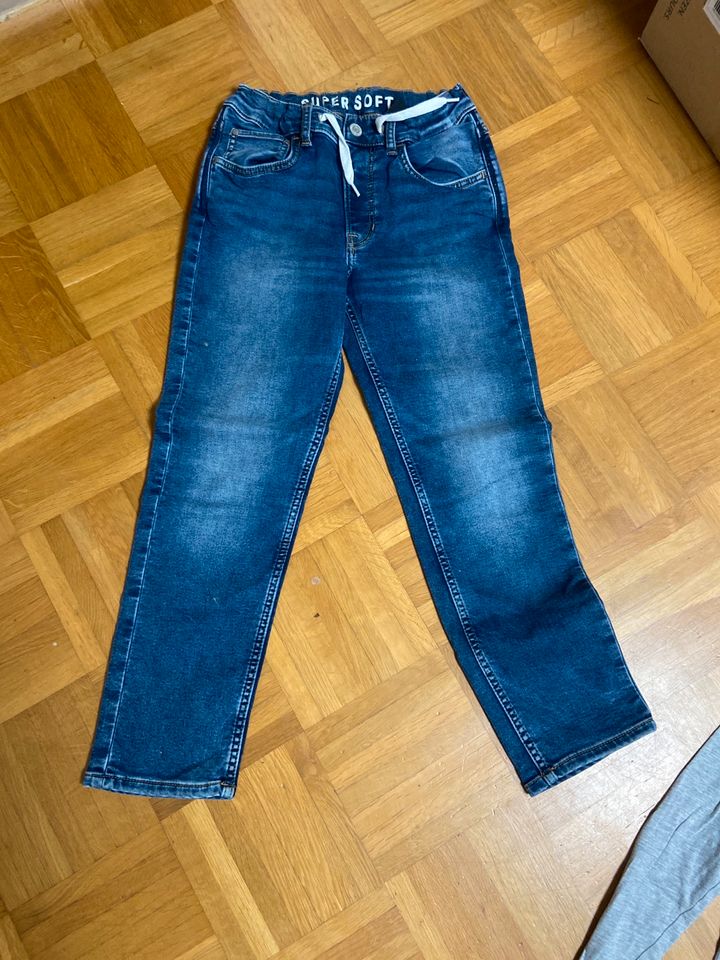 Jeans Gr.140 neuwertig in Sasbach