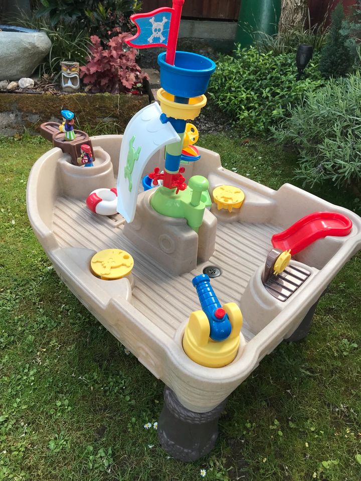 Little Tikes Wasserspieltisch Piratenschiff mit Zubehör in Aschaffenburg