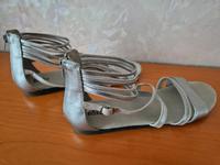 Riemchensandalen Silber Gr. 39 Hessen - Neuhof Vorschau