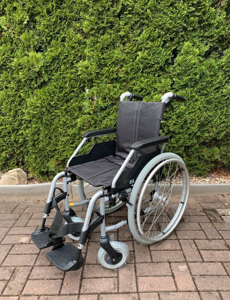 Meyra ortopedia Falt-Rollstuhl leichtgewicht NEU 3.940 Format in  Baden-Württemberg - Wangen im Allgäu