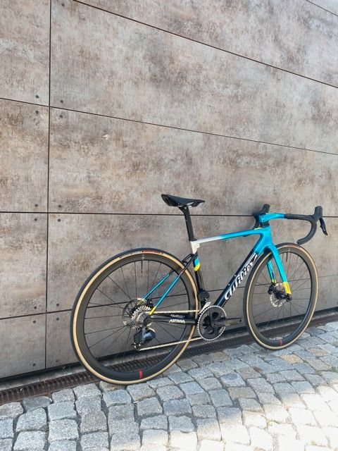 Wilier 0SLR SRAM RIVAL AXS NDR38 Gr.S Astana Sonderlackierung Neu in Gotha