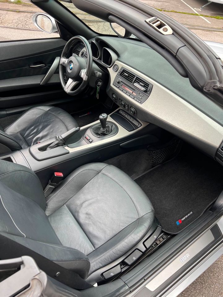 Bmw Z4 Roadster e85 *Scheckheft *Service Neu *Shz *Klima in Velbert