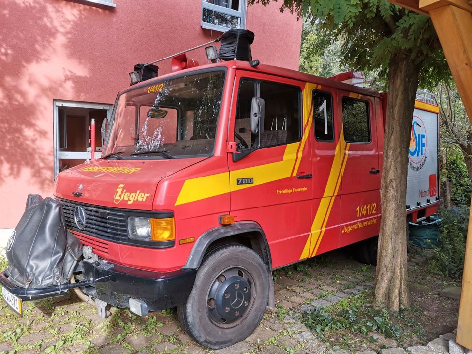 Feuerwehr Löschfahrzeug LF8 Mercedes Benz 711D HU/AU 08/2024 in Dresden