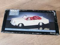 Mercedes Benz 280 SE 1966 weiß Maisto Fahrzeugmodell Schleswig-Holstein - Ammersbek Vorschau