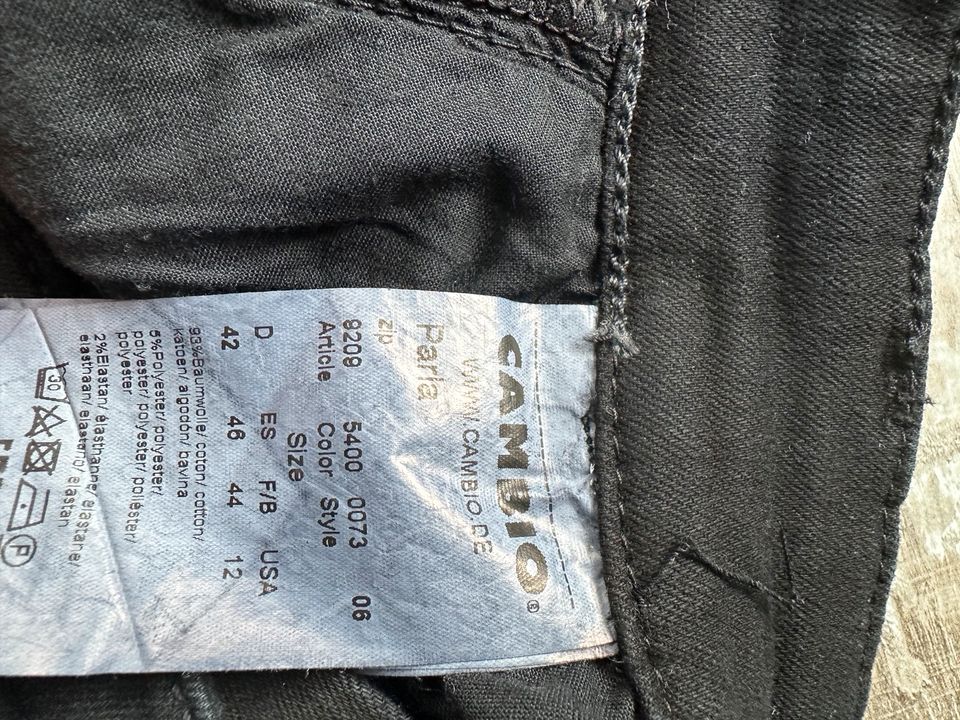 Cambio Jeans, schwarz, Größe 42, neuwertig in Düsseldorf