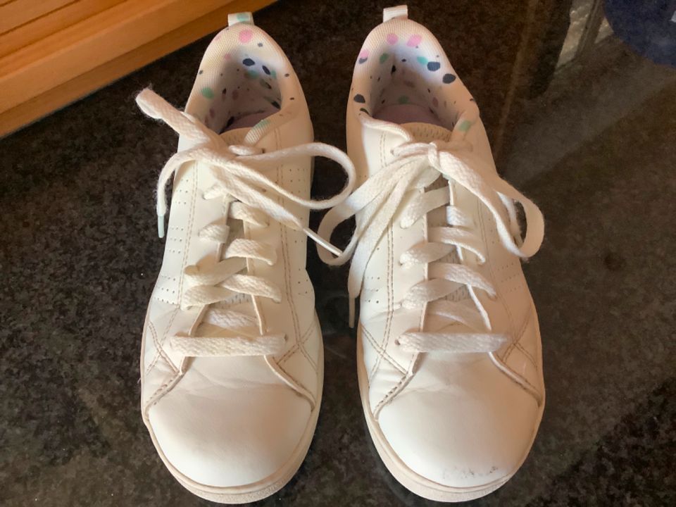 Adidas Turnschuhe Schuhe Sneaker weiß Mädchen Gr. 33 in Rheine