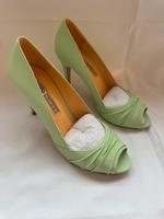 Buffalo Peeptoe Pumps grün NEU 38 Leder Sachsen-Anhalt - Halle Vorschau