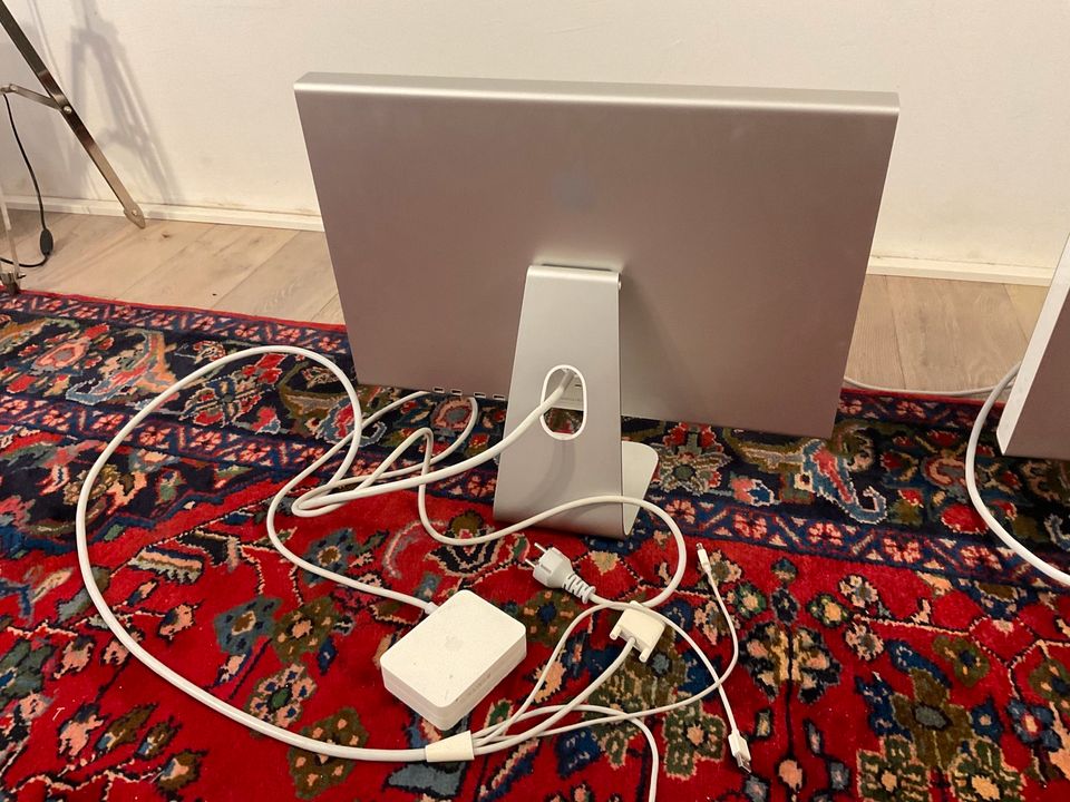 2x apple cinema display in Hamburg