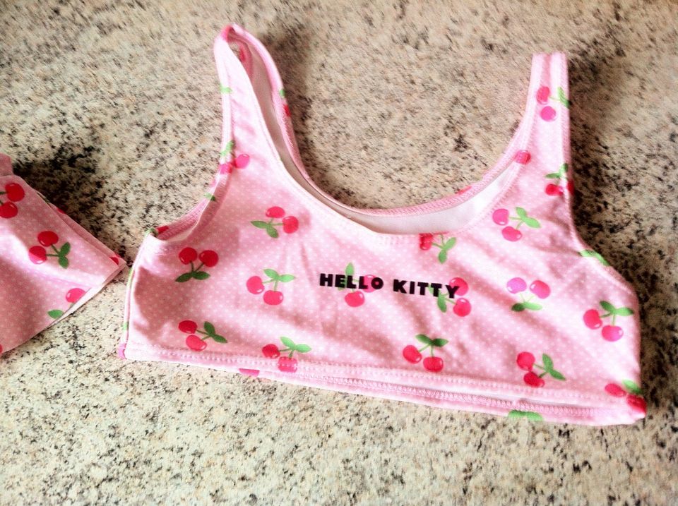 H&M  HELLO KITTY  Bikini rosa Gr.104/110 in Bad Driburg