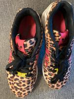 Sneaker in Leooptik von adidas Bayern - Rosenheim Vorschau
