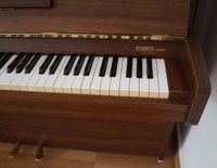 Yamaha Klavier LU101 Sehr guter Zustand Nordrhein-Westfalen - Langenfeld Vorschau