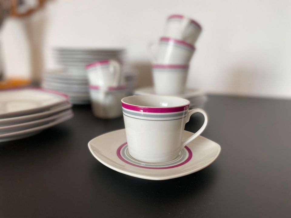 Geschirrset: Teller - Suppenteller - Kaffeetassen - Tassen in Hamburg