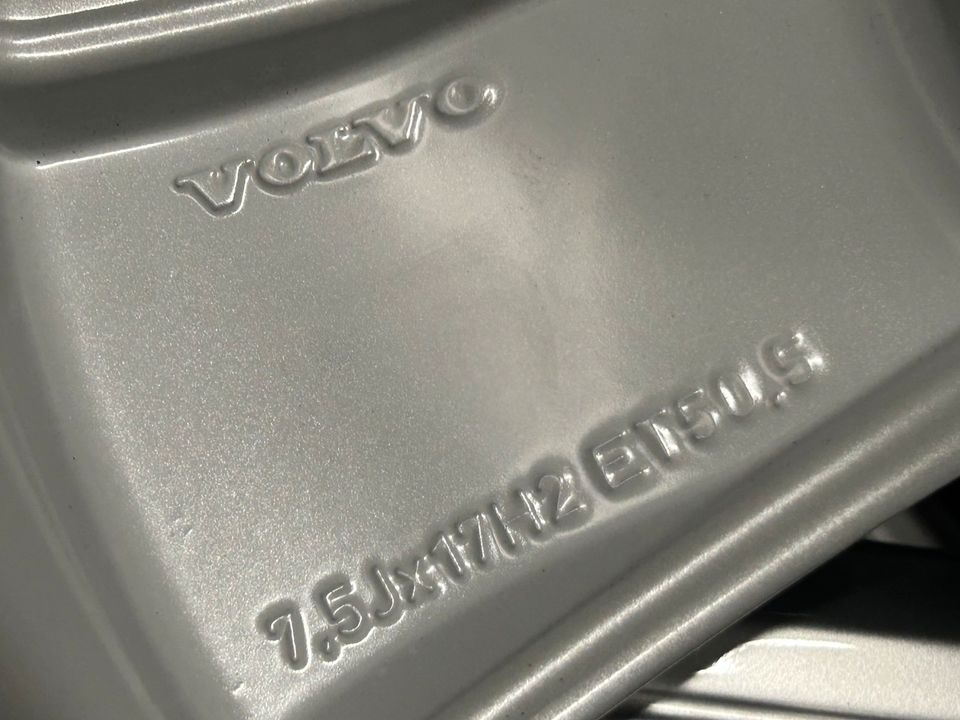 Volvo XC40 17 Zoll Winterreifen Original Kompletträder NEU in Gelsenkirchen