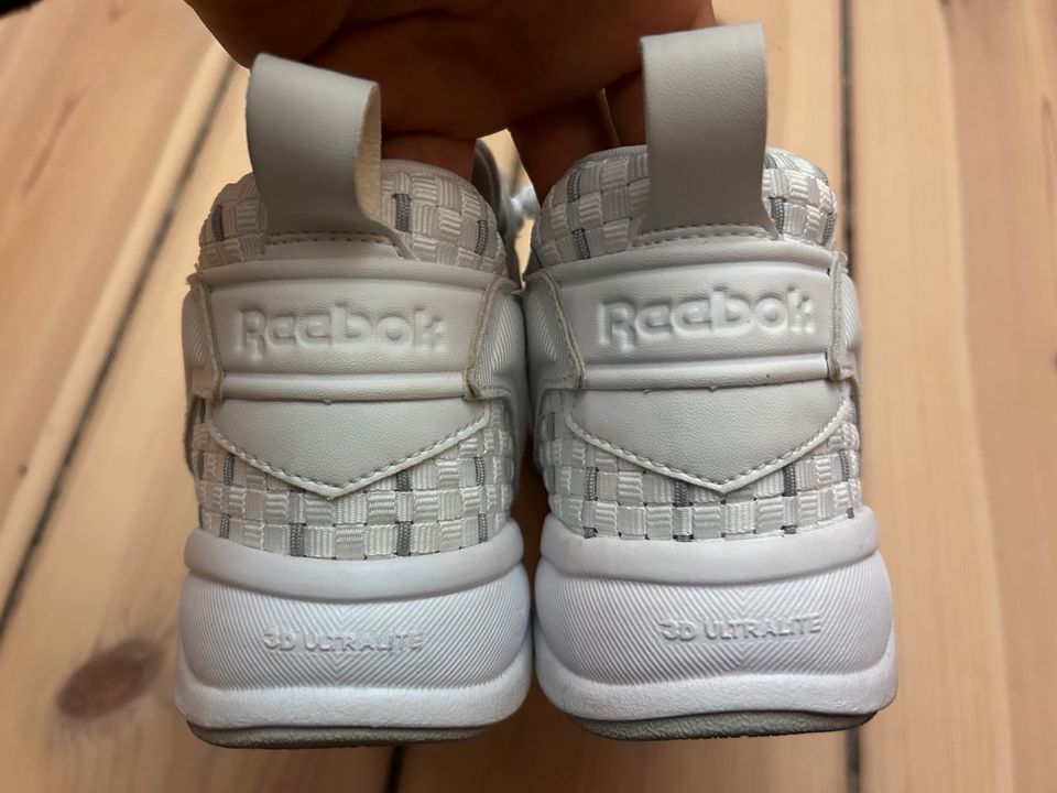 Reebok Damen Schuhe Sneaker Gr. 38 / US 7,5, Praxisschuhe in Angermünde